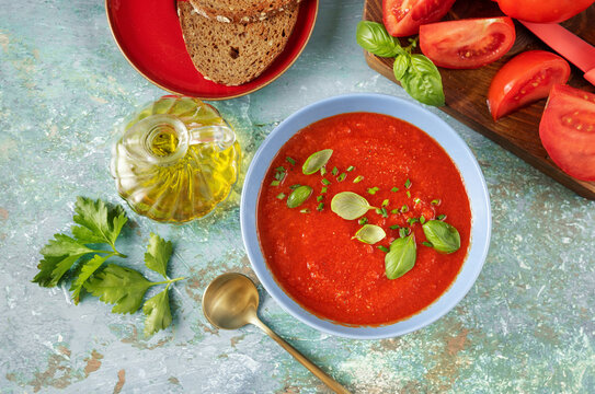Refreshing summer cold tomatoe soup gaspacho