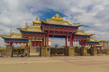 Fototapeta premium Gate of the Buddhist temple complex The Golden Abode of the Buddha Shakyamuni in Elista, Russia