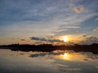 Pôr do Sol com nuvens