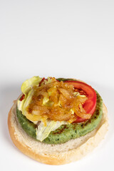 Vegan or vegetarian burger with spinach and potatoes. Healthy low calorie food, nutritious, with antioxidants, rich in folic acid and that improves intestinal transit. Ideal to take care of yourself