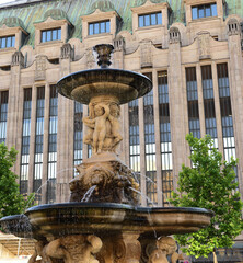 Schalenbrunnen am Corneliusplatz in Düsseldorf