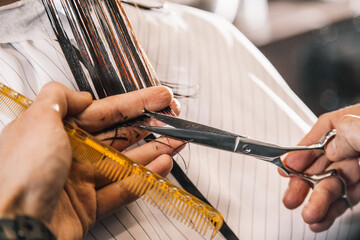 work as a Barber in a barbershop. Home haircuts in quarantine.