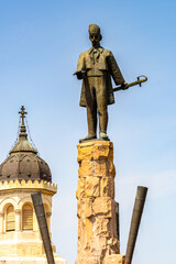 Fototapeta premium Statue of Avram Iancu, Theotokos Cathedral, the most famous Romanian Orthodox church of Cluj-Napoca, Romania