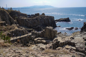 東尋坊から覗く日本海
