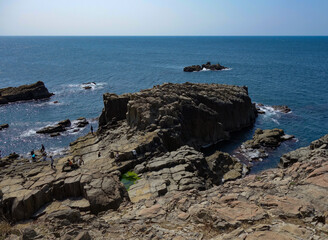 東尋坊から覗く日本海
