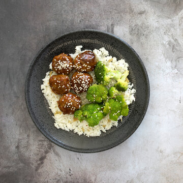 Asian Meatballs With Rice And Broccoli