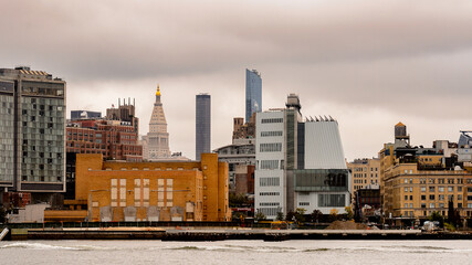 Fototapeta na wymiar Coast of Manhattan, New York on a cloudy day, NY, United Sates of America