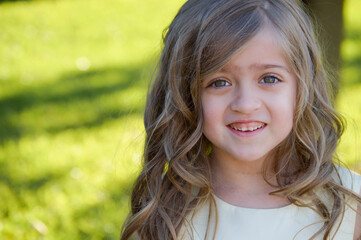 Fototapeta premium smiling little girl