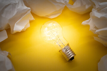 アイデアのひらめき　電球