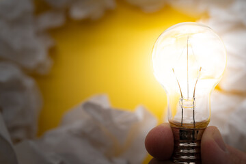 アイデアのひらめき　電球