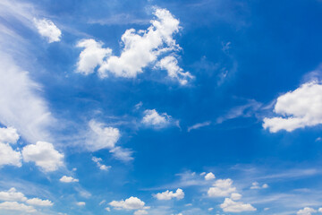 Fototapeta premium Blue sky and clouds on day to be design wallpaper or background