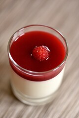 Panna cotta aux framboises