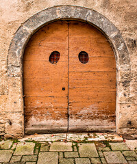 Porte de cave à Ornans, France