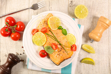 fish fillet with tomato and basil