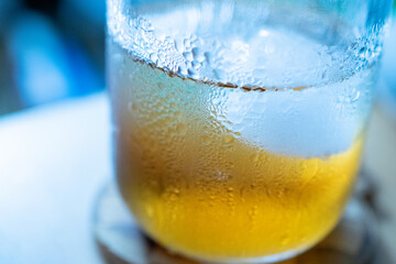 グラスに入った冷たい麦茶