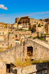 Fototapeta premium To domy w Matera, Apulia, Włochy. Sassi i park zepsutych kościołów w Materze. Miejsce światowego dziedzictwa UNESCO