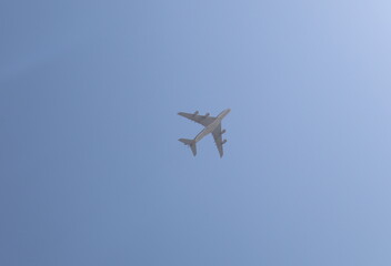 Avion de ligne dans le ciel