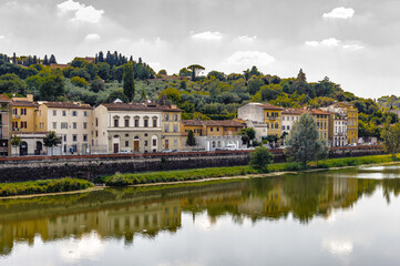 Fototapeta na wymiar It's River Arno and the building of Florence, Italy