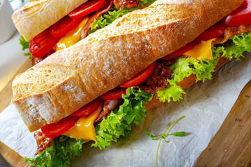 crispy baguette with bacon, tomatoes and cheese