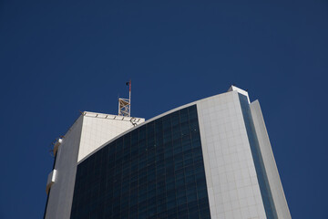 Fototapeta premium signal tower on top of building
