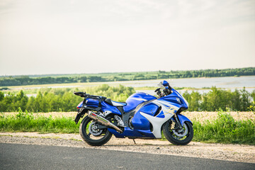 Fototapeta na wymiar Niebieski motocykl