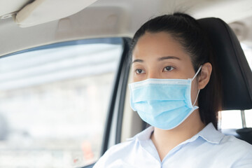 Fototapeta na wymiar Woman is wearing masks before driving every time to prevent the corona virus.