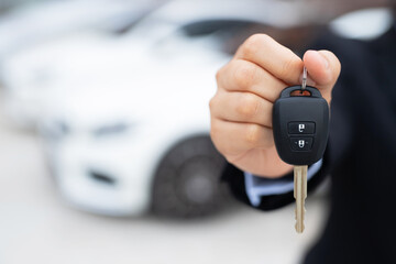 Car keys with anti-theft alarm