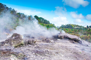 Fototapeta premium Smoking ground - geothermal area in the mountains near Rotorua