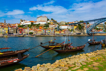 Obraz premium Porto, Portugal Riberia old town cityscape with Dom Lusi bridge and the Douro River with traditional Rabelo boats