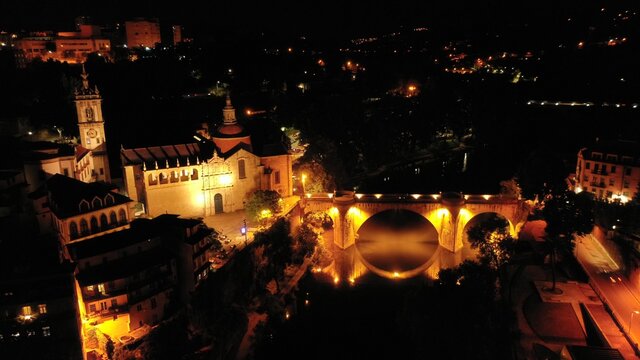 Cidade de Amarante , de noite.