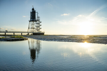 Fototapeta na wymiar Leuchtturm Obereversand an der Nordseeküste
