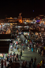 Obraz premium Crowd at Jemaa el-Fnaa at night