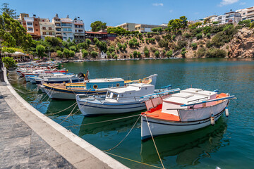 Fototapeta na wymiar Boats in the port against the background of the city