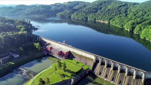 Rożn&oacute;w dam, lake and hydroelectric power plant on the Dunajec River in Poland. Aerial approaching video. Early morning in spring
