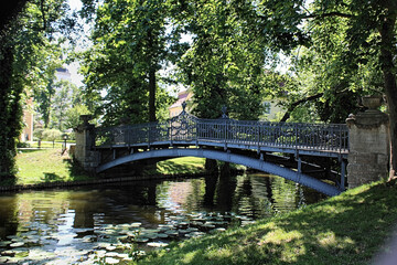 Fototapeta na wymiar Brücke zur Liebesinsel Mirow