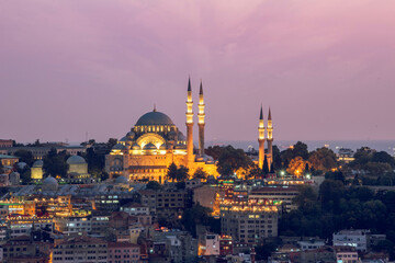 Obraz premium Beautiful Sunset View of the Historical Suleiman Mosque patio, 