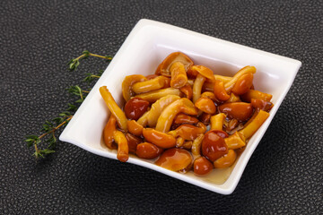 Pickled honey agaric