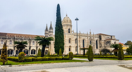 Fototapeta premium Inner court of the Monastery of Hieronymites (Mosteiro dos Jeronimos). Lisboa, Portugal