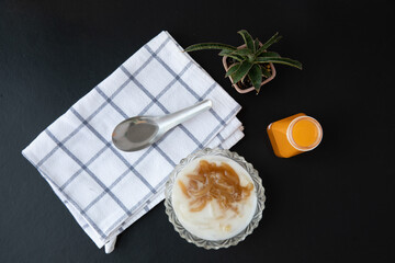 Pla Krim Khai tao (Sweet Rice Noodles with Coconut Cream)