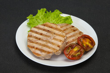 Grilled tuna steak with kumato