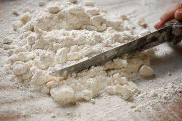 Cutting flour with butter