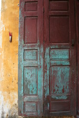 puertas tradicionales en haoi an vietnam