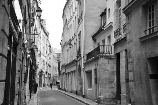 Calles vacías en París, Francia, Europa.