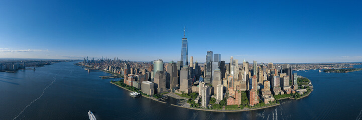 Fototapeta premium Aerial panorama of New York City skyline with both downtown Manhattan, new jersey and Brooklyn 