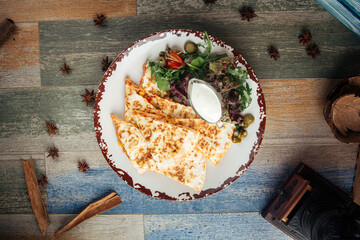 Quesadilla slices with chicken fillet white sauce