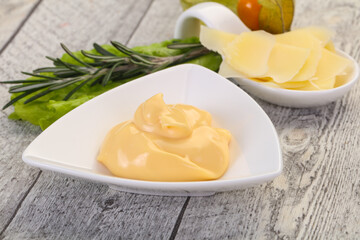 Cheese sauce in the bowl