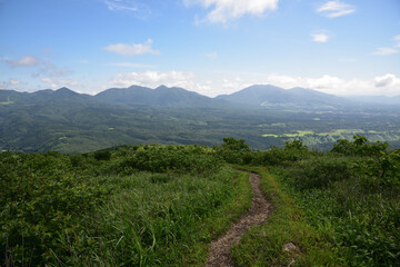 日本の岡山県の美しい山の景色