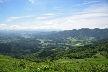 日本の岡山県の美しい山の景色