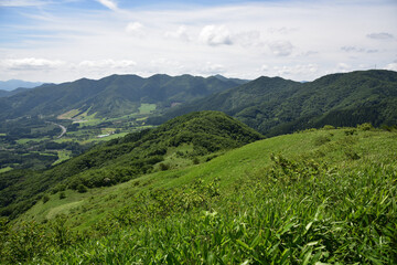 日本の岡山県の美しい山の景色