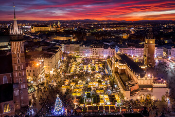 Fototapeta Christmas time on the Main Square in Cracow, Poland obraz